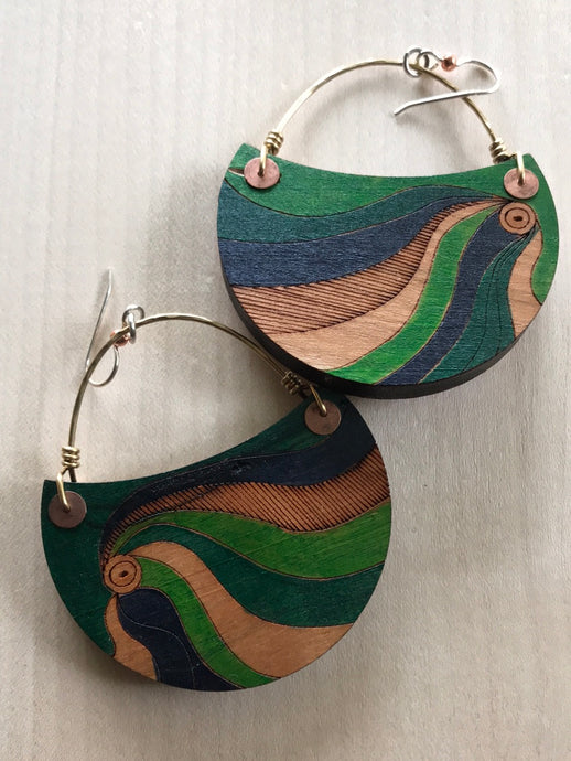 CRESCENT (LARGE) w/brass wire