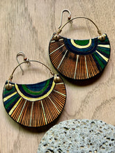 Load image into Gallery viewer, CRESCENT (LARGE) w/brass wire #2567