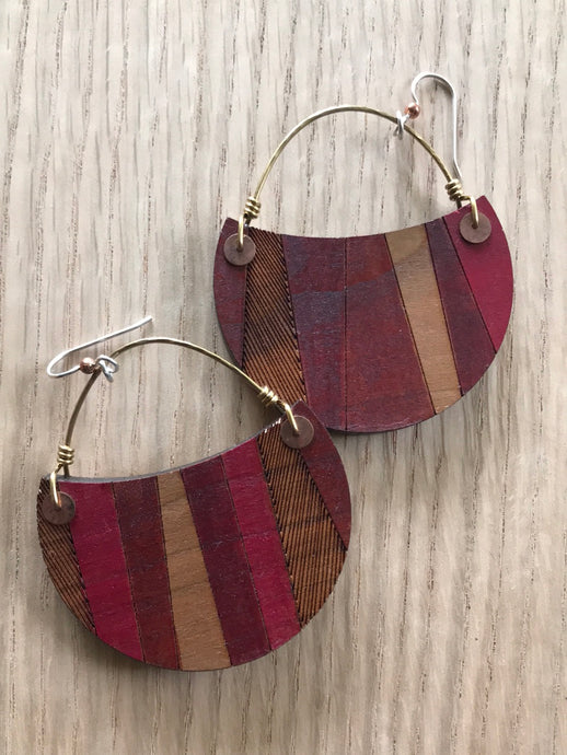 CRESCENT (LARGE) w/brass wire