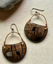 Load image into Gallery viewer, CRESCENT (SMALL) w/copper wire #3211