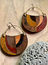 Load image into Gallery viewer, CRESCENT (LARGE) w/brass wire #2566
