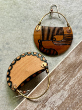 Load image into Gallery viewer, CRESCENT (MEDIUM) w/brass wire #632