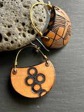 Load image into Gallery viewer, CRESCENT (SMALL) w/brass wire