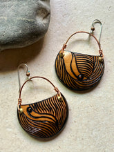 Load image into Gallery viewer, CRESCENT (SMALL) w/copper wire #3215