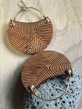 Load image into Gallery viewer, CRESCENT (LARGE) w/copper wire #2563