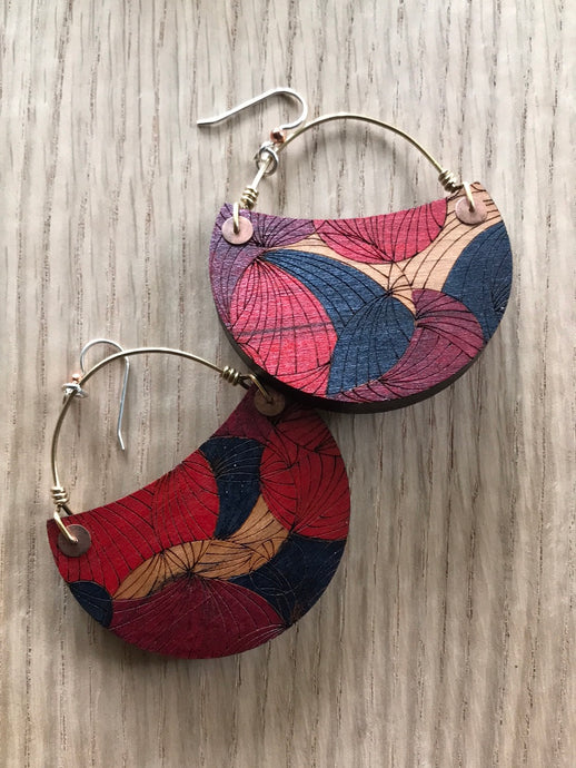 CRESCENT (LARGE) w/brass wire