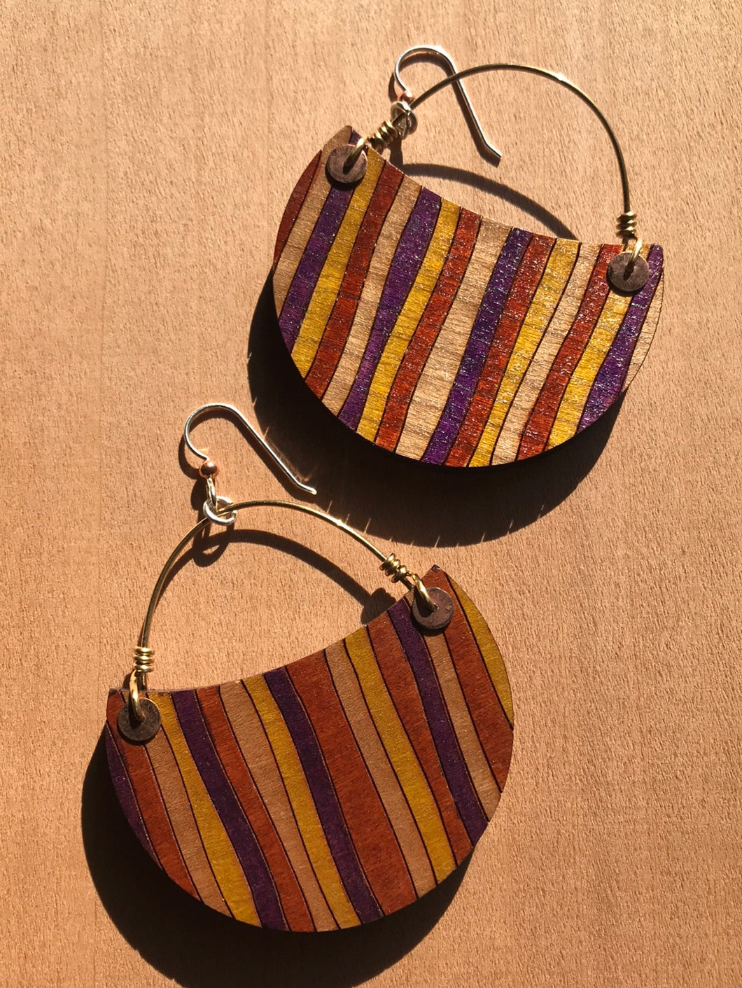 CRESCENT (LARGE) w/brass wire
