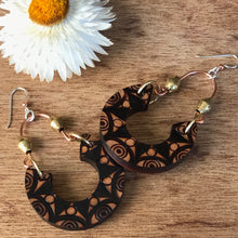 Load image into Gallery viewer, FREE SPIRIT w/brass bicone bead