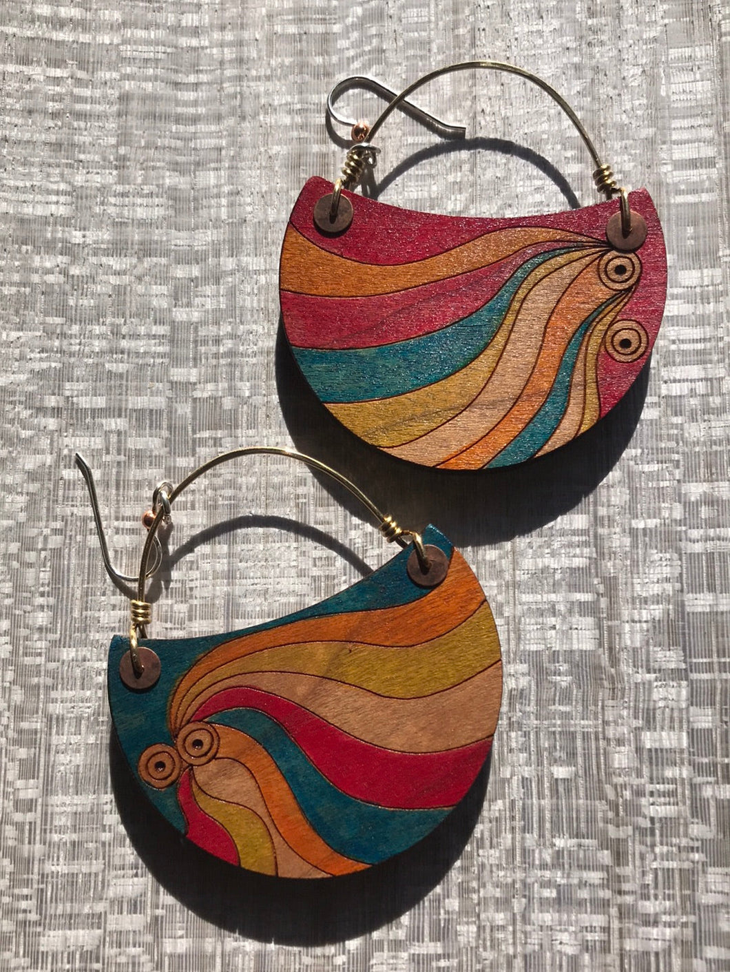 CRESCENT (LARGE) w/brass wire