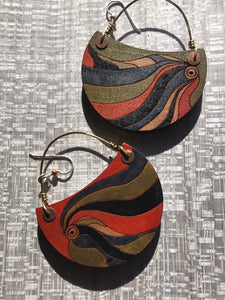 CRESCENT (LARGE) w/brass wire