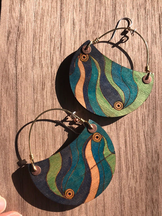 CRESCENT (LARGE) w/brass wire