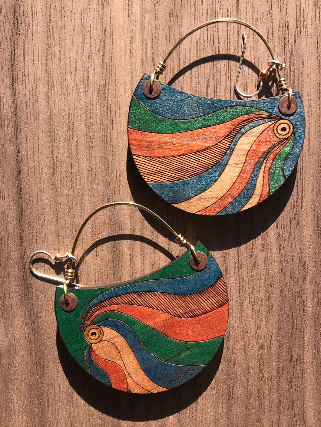 CRESCENT (LARGE) w/brass wire