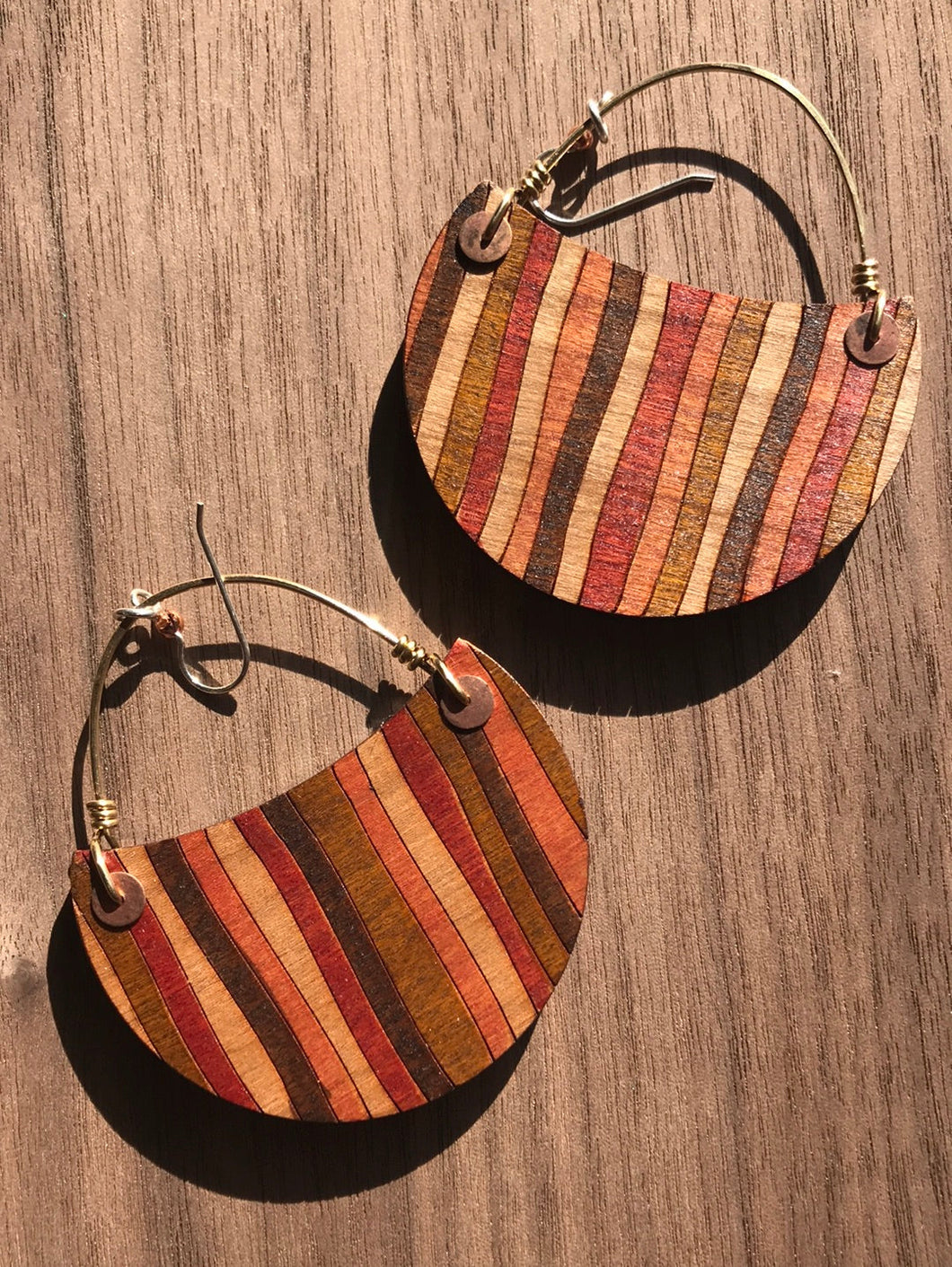 CRESCENT (LARGE) w/brass wire